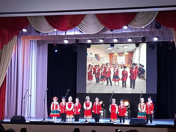 Юные казачата снова на сцене районного Дома культуры